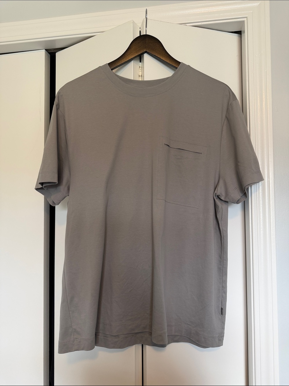 Kit and Ace Men's Crewneck Pocket Tee — Gray